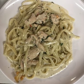 Monarca Pasta & Grill - Chicken alfredo fettuccini - Italian Near Me - Los Angeles, California Monarca Pasta & Grill - Chicken alfredo fettuccini - Italian Near Me - Los Angeles, California