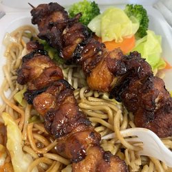 Tokyo Teriyaki House - Chow neon with chicken skewer