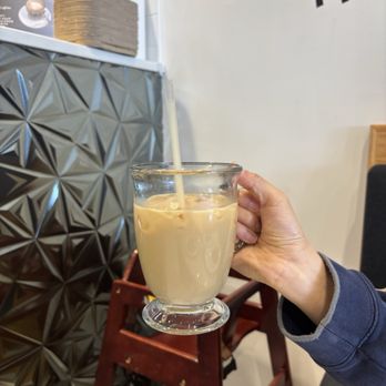 Cortado Cafe - Iced Latte with vanilla & oat milk - Coffee & Tea Near Me - Springfield, Virginia