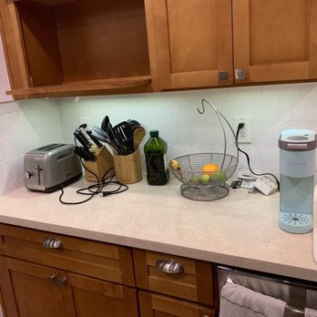 Avelar Remodeling - White backsplash - Flooring Near Me