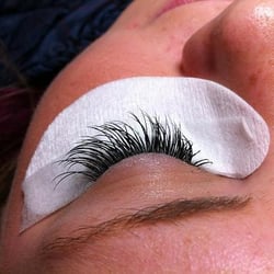 Janvier Skincare - Eyelashes after extensions