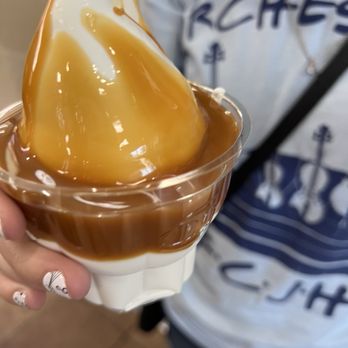 Dairy Queen Grill & Chill - Vanilla with caramel - Ice Cream & Frozen Yogurt Near Me - Fishers, Indiana Dairy Queen Grill & Chill - Vanilla with caramel - Ice Cream & Frozen Yogurt Near Me - Fishers, Indiana