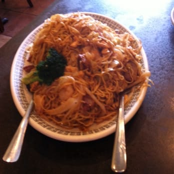 Dragon Pearl Restaurant - Special chow mein with thin noodles - Chinese Near Me - Calgary, Alberta