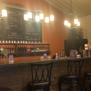 Manchester Hill Winery and Vineyard - the bar - Wineries Near Me - Circleville, Ohio