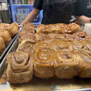 Cinnamon Roll Place - Delicious fresh cinnamon rolls - Bakeries Near Me - Kihei, Hawaii