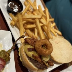 Kaminski's Bar & Grill - Smoke House Burger