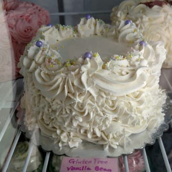 Pink Belle Cake House - Cake on display at Pink Belle Cake House in Carytown, RVA - Bakeries Near Me - Midlothian, Virginia