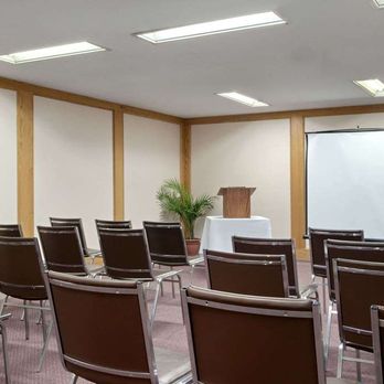 Travelodge Hotel - Chilliwack - Meeting Room - Hotels Near Me - Chilliwack, British Columbia Travelodge Hotel - Chilliwack - Meeting Room - Hotels Near Me - Chilliwack, British Columbia