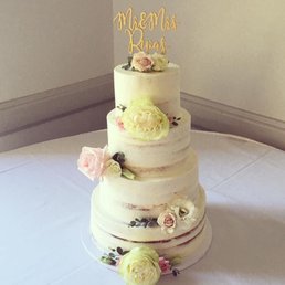 Our beautiful wedding cake! Our beautiful wedding cake!
