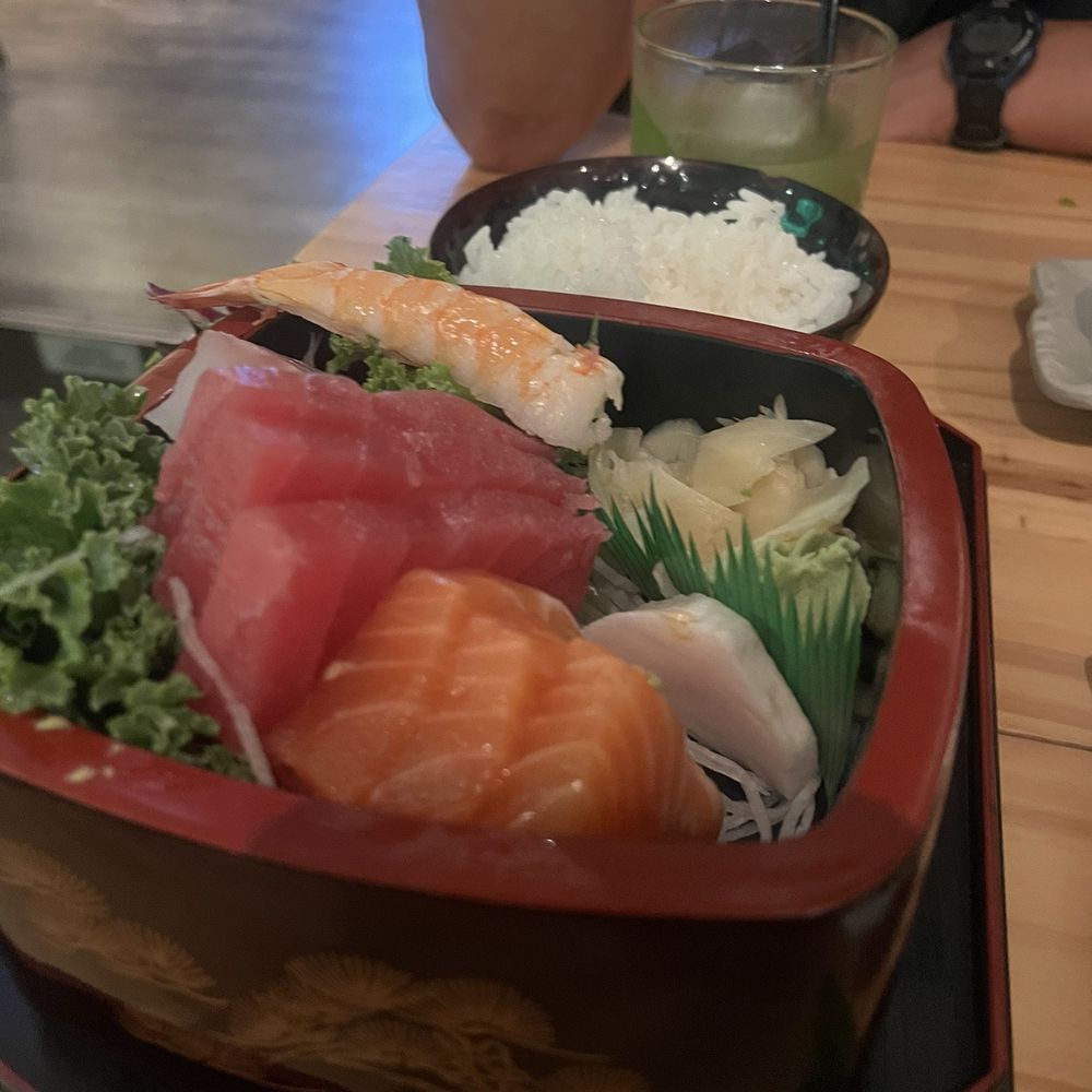 Hako - Sashimi Combo - Japanese Near Me - Lakewood, Ohio