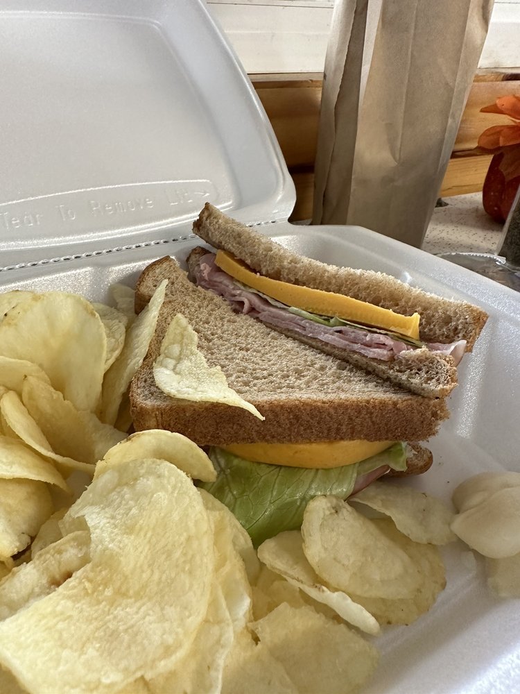 Yokum’s Grill Logo