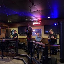 JR'z Pub - The Band Common Ground