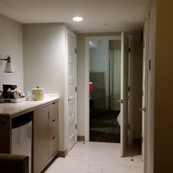 Four Points by Sheraton Jacksonville Beachfront - Hallway/entrance to the bedroom. - Hotels Near Me - Jacksonville Beach, Florida