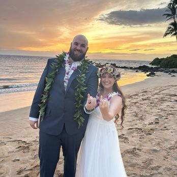 Affordable Barefoot Maui Wedding - Wedding Planning Near Me - Kihei, Hawaii Affordable Barefoot Maui Wedding - Wedding Planning Near Me - Kihei, Hawaii