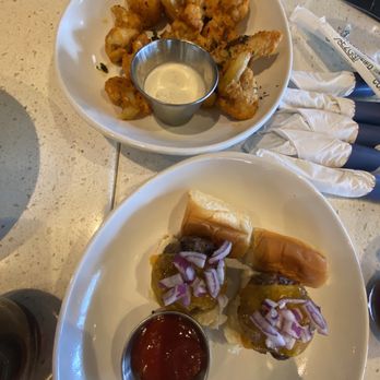 The Counter - Happy hour sliders and buffalo cauliflower - Burgers Near Me - Honolulu, Hawaii The Counter - Happy hour sliders and buffalo cauliflower - Burgers Near Me - Honolulu, Hawaii