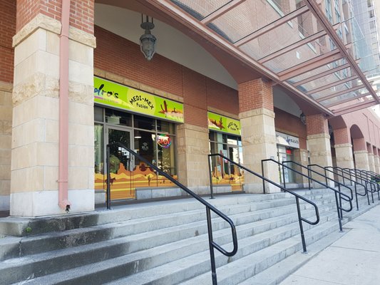 Alijandro's Kitchen by null