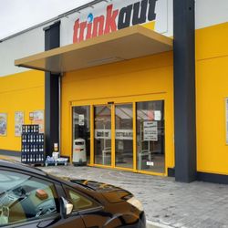 trinkgut Röcher - Der Eingang vom neuen Getränkemarkt trinkgut Röcher in Andernach  (08.02.2021) H.S