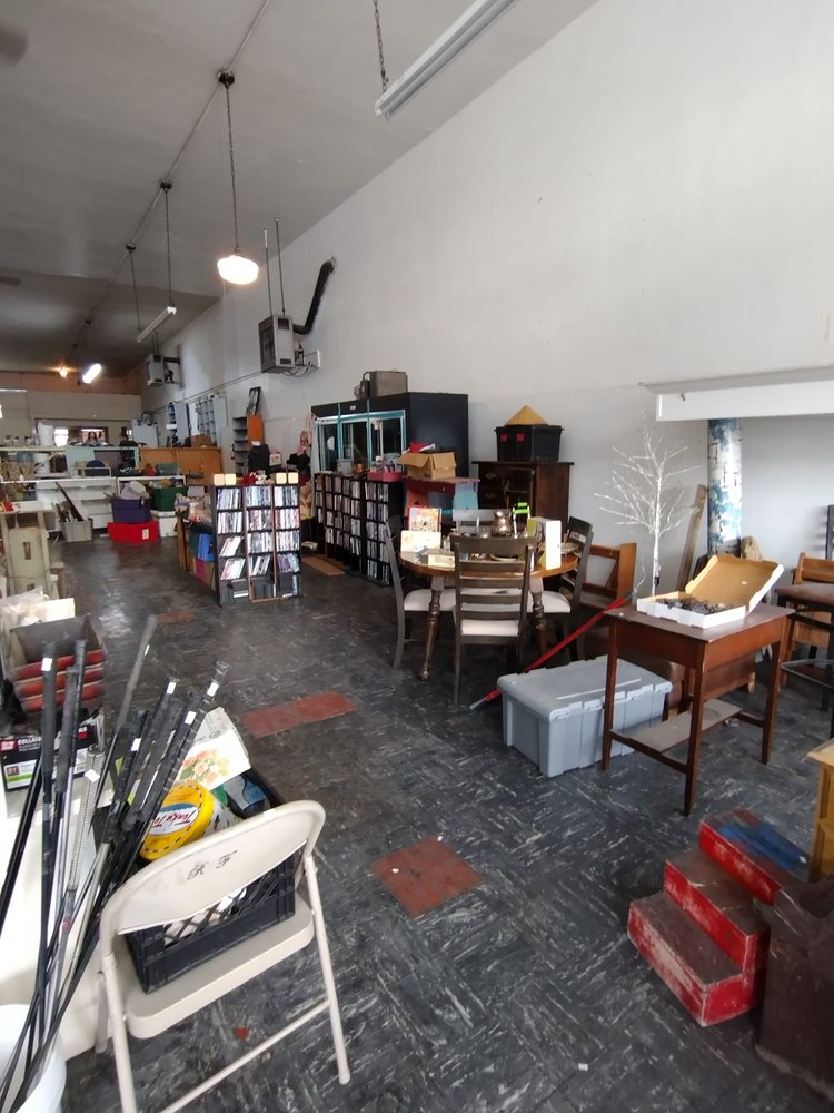 COPPER TOWN TREASURE DEPOT Updated September 2024 10 Photos 127 S