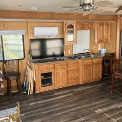 Florida Houseboat Vacations - The Big House: 2 bedroom, 1.5 baths, sleeps up to 7. Huge upper observatory deck with a hardtop canopy and an L-shaped bar w/ refrigerator