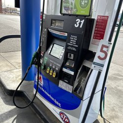 Cassidy Gas Station / Shoppette