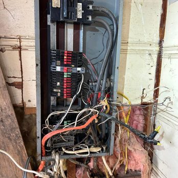 Your Inspection Pros - Not sure who did this electrical, but,,, yikes! - Home Inspectors Near Me - Riverton, Utah Your Inspection Pros - Not sure who did this electrical, but,,, yikes! - Home Inspectors Near Me - Riverton, Utah