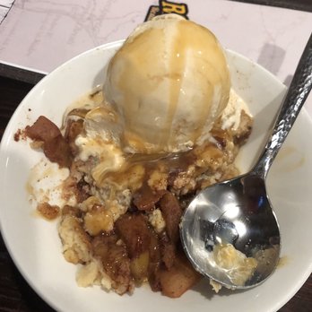 2920 Roadhouse - Apple crumble - American Near Me - Tomball, Texas