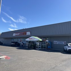 Grocery Outlet - Outside