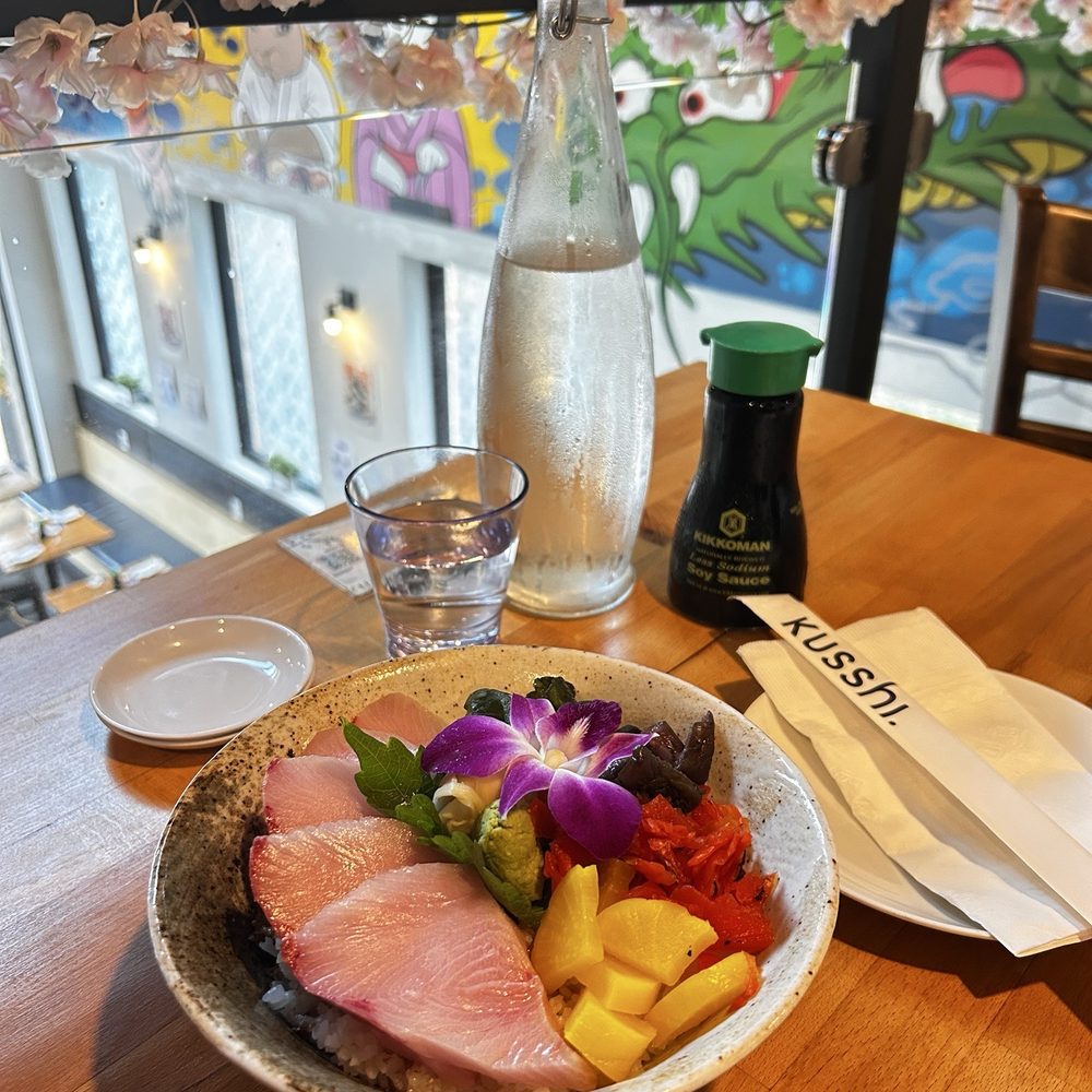 Kusshi - Hamachi Don (yellowtail) sushi bowl - Sushi Bars Near Me - Vienna, Virginia Kusshi - Hamachi Don (yellowtail) sushi bowl - Sushi Bars Near Me - Vienna, Virginia