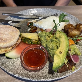 Basalt - Half of avocation toast and have veggie omelette my hubby and I split up. - New American Near Me - Honolulu, Hawaii
