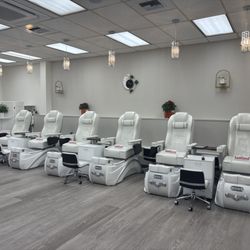 Queen Nails and Spa - All ready to go.