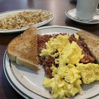 Waterfalls Cafe - Corned Beef Hash & Eggs Breakfast Platter & Side Hashbrowns - American Near Me - Magnolia, Texas