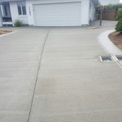 General Concrete - Concrete broom finish driveway with a 18 inch smooth finish border. We took the old driveway and and put the new one back in.