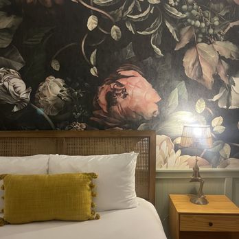 Fleur Noire Hotel - Hotels Near Me - Palm Springs, California Fleur Noire Hotel - Hotels Near Me - Palm Springs, California