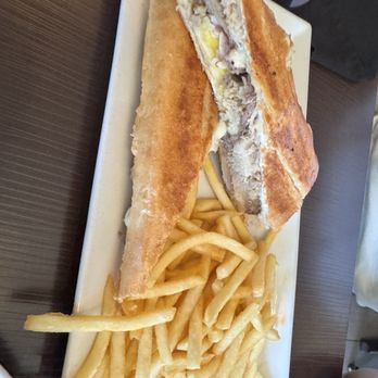 Cuban Island Restaurant - Cuban Near Me - Indialantic, Florida