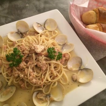 New York Flying Pizza - Clams linguini in white sauce - Pizza Near Me - Waynesboro, Virginia New York Flying Pizza - Clams linguini in white sauce - Pizza Near Me - Waynesboro, Virginia