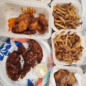 Sid's All American - Buffalo wings, truffle fries, fried oreos, and frosted flake chicken tenders - Ice Cream & Frozen Yogurt Near Me - Glen Cove, New York Sid's All American - Buffalo wings, truffle fries, fried oreos, and frosted flake chicken tenders - Ice Cream & Frozen Yogurt Near Me - Glen Cove, New York
