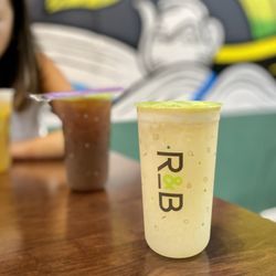 R&B Tea - Peach Yakult + Honey Black Tea