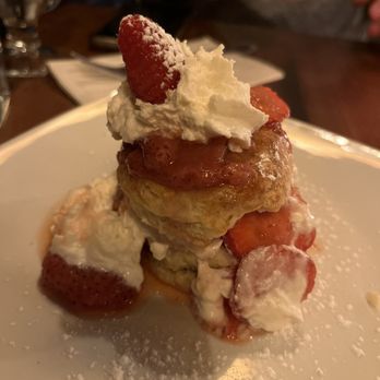 Pearl Moon - Dry and bland Strawberry shortcake - Pancakes Near Me - Woodstock, New York