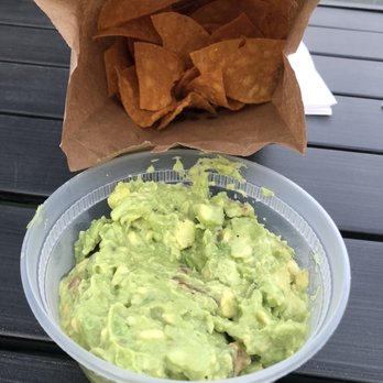 La Capital Tacos - 1/2 lb. Guacamole & Chips - Tacos Near Me - Troy, New York
