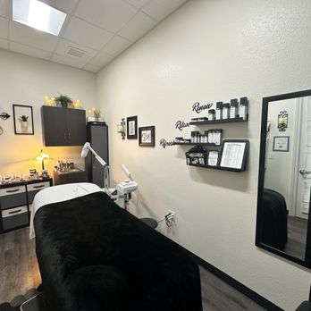 Saol Nua Spa - Spa room. Relaxing and safe environment. - Skin Care Near Me - New Berlin, Wisconsin Saol Nua Spa - Spa room. Relaxing and safe environment. - Skin Care Near Me - New Berlin, Wisconsin
