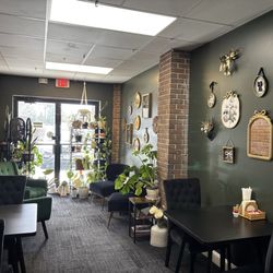 Boutique & Coffee - Seating area