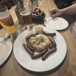 Gasthaus Weinbauer - Sausages, sauerkraut and horseradish