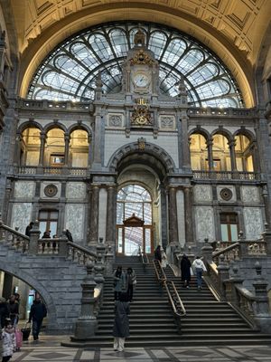 Antwerpen-Centraal station by null