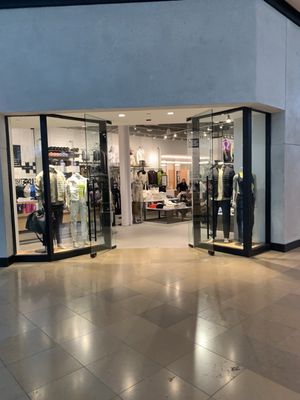 lululemon by null