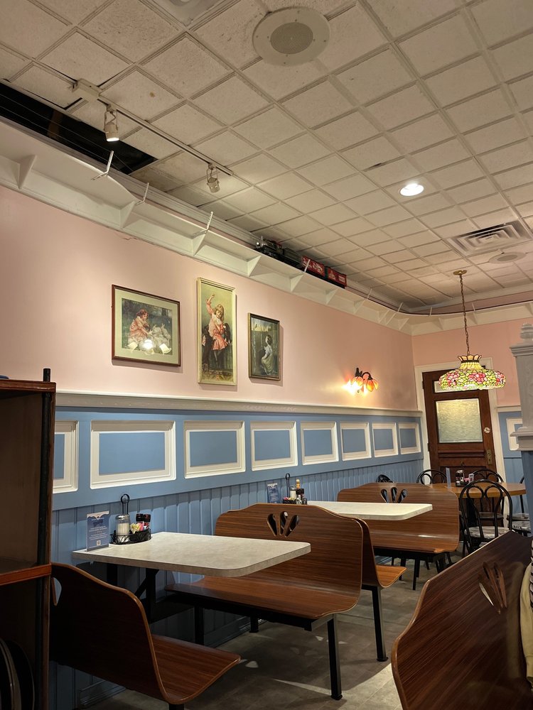 Duffer's Restaurant & Ice Cream Parlor