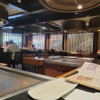 Restaurant SUNTORY - Inside of the restaurant - very clean! - Japanese Near Me - Honolulu, Hawaii Restaurant SUNTORY - Inside of the restaurant - very clean! - Japanese Near Me - Honolulu, Hawaii