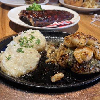 Applebee's Grill + Bar - Bourbon Street Chicken and Shrimp - American Near Me - North Syracuse, New York