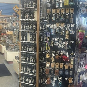 ARCTIC TRAVELERS GIFT SHOP - Updated October 2025 - 14