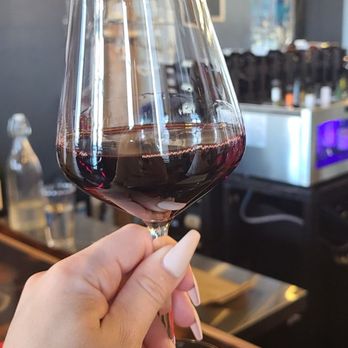 208 Wine Bar - Wine Bars Near Me - Savannah, Georgia