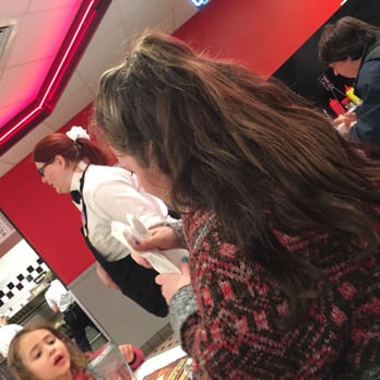 Steak ’n Shake - Kick ass server that was covering almost the entire floor. - Burgers Near Me - Elizabethtown, Kentucky Steak ’n Shake - Kick ass server that was covering almost the entire floor. - Burgers Near Me - Elizabethtown, Kentucky